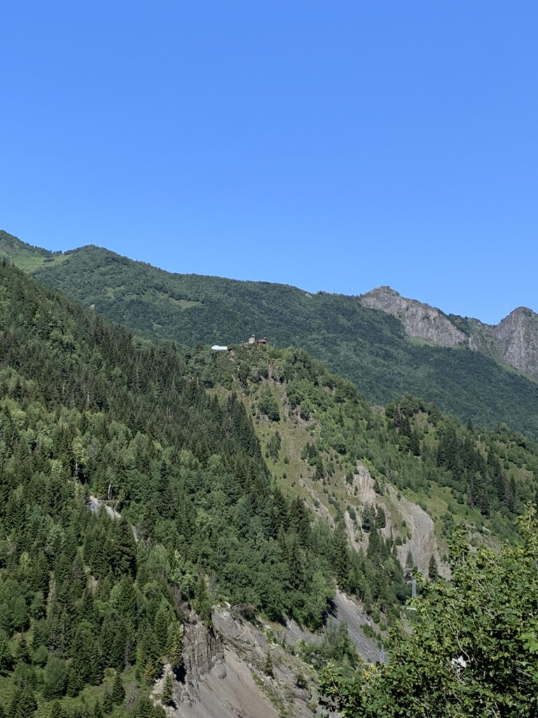there is a train that is going down the tracks in the mountains