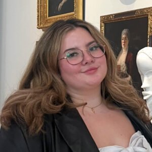 there is a woman that is posing for a picture in front of a mannequin